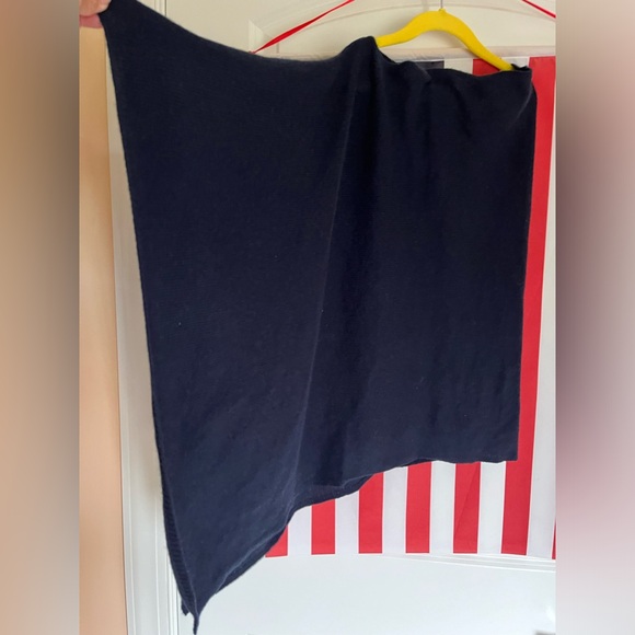 PURE Collection Cashmere Poncho (flaw) - Picture 6 of 8